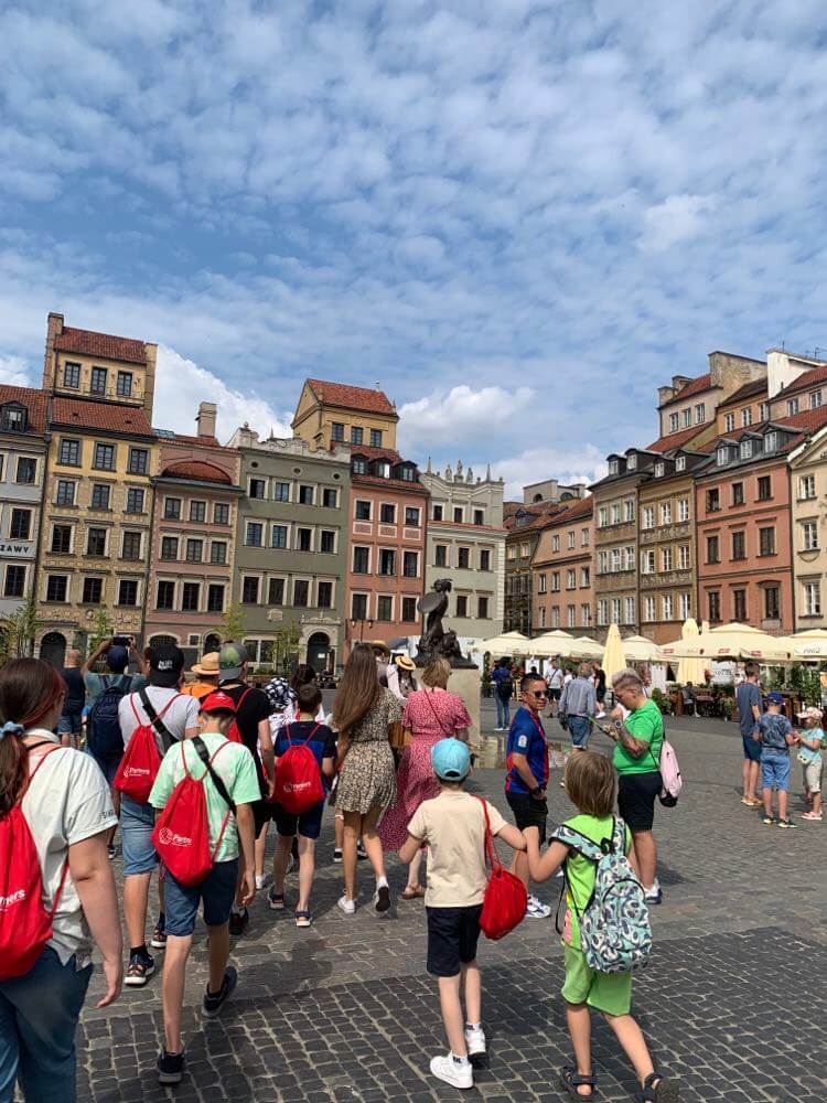 Wycieczka Dla Dzieci Z Ukrainy w Warszawie, rynek starego miasta