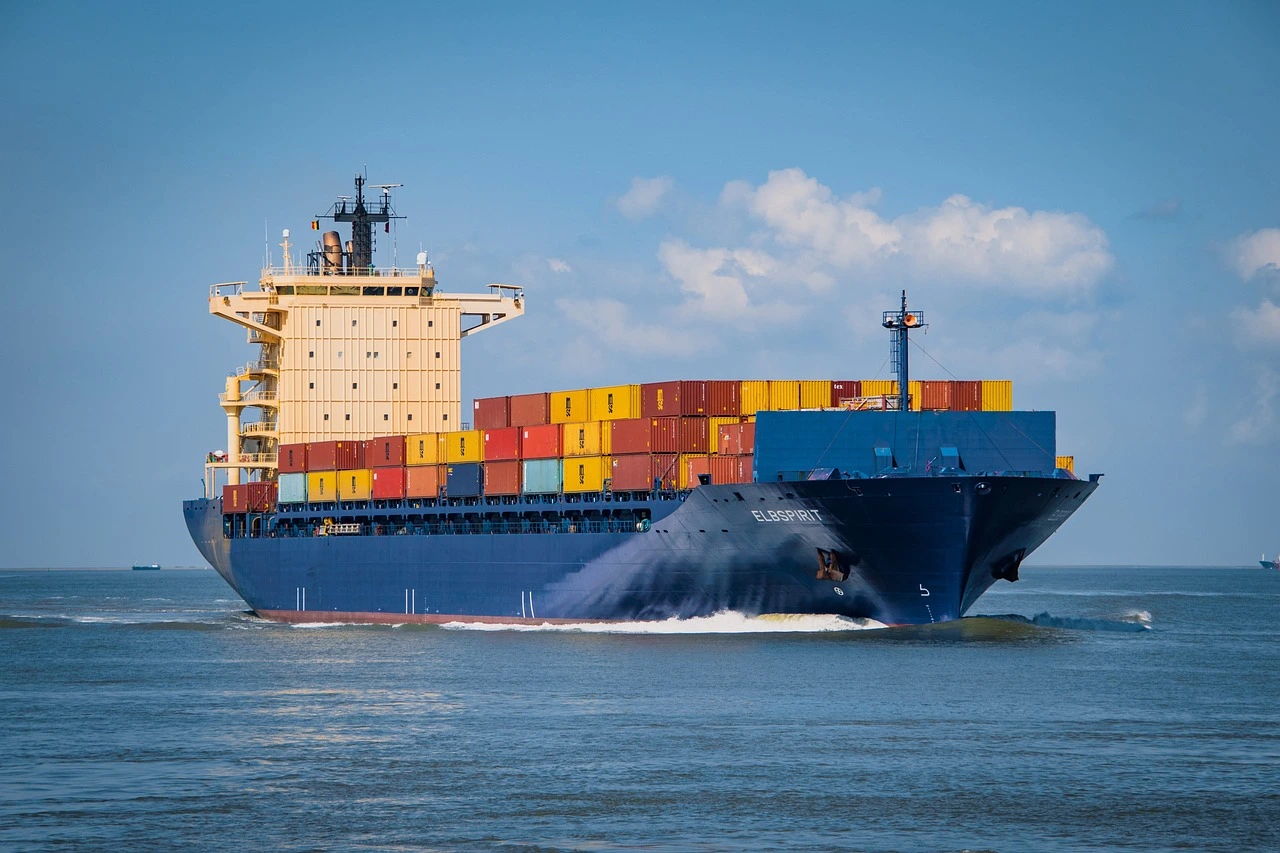 Przewóz kontenerowcem w handlu między narodowym
